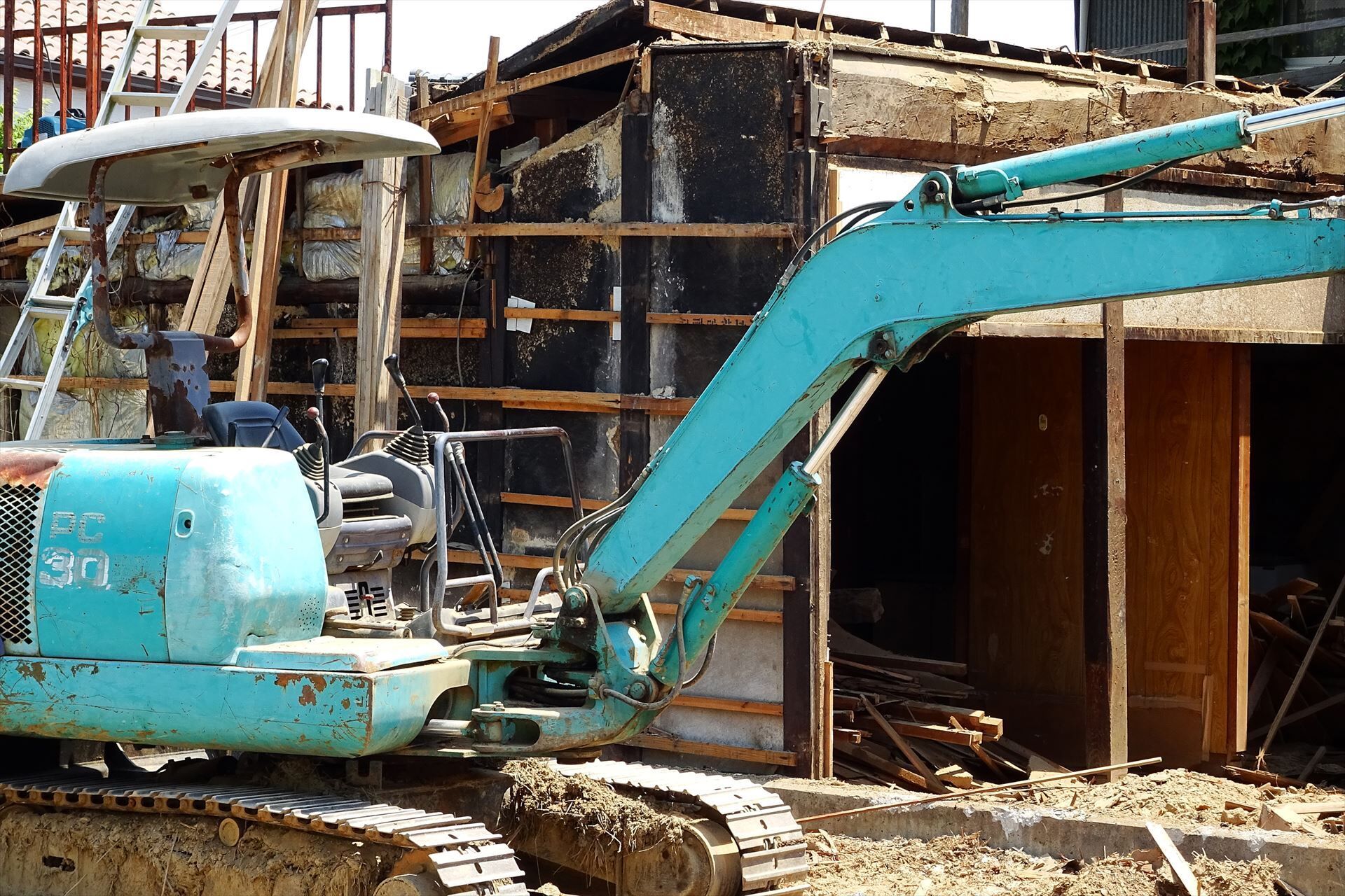 民家の解体現場_R